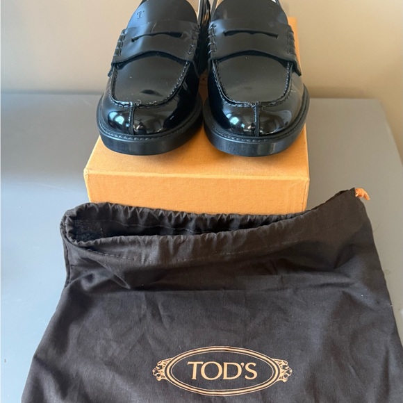 Tod's Patent leather Black Leather Slip-On Loafers - Picture 1 of 7